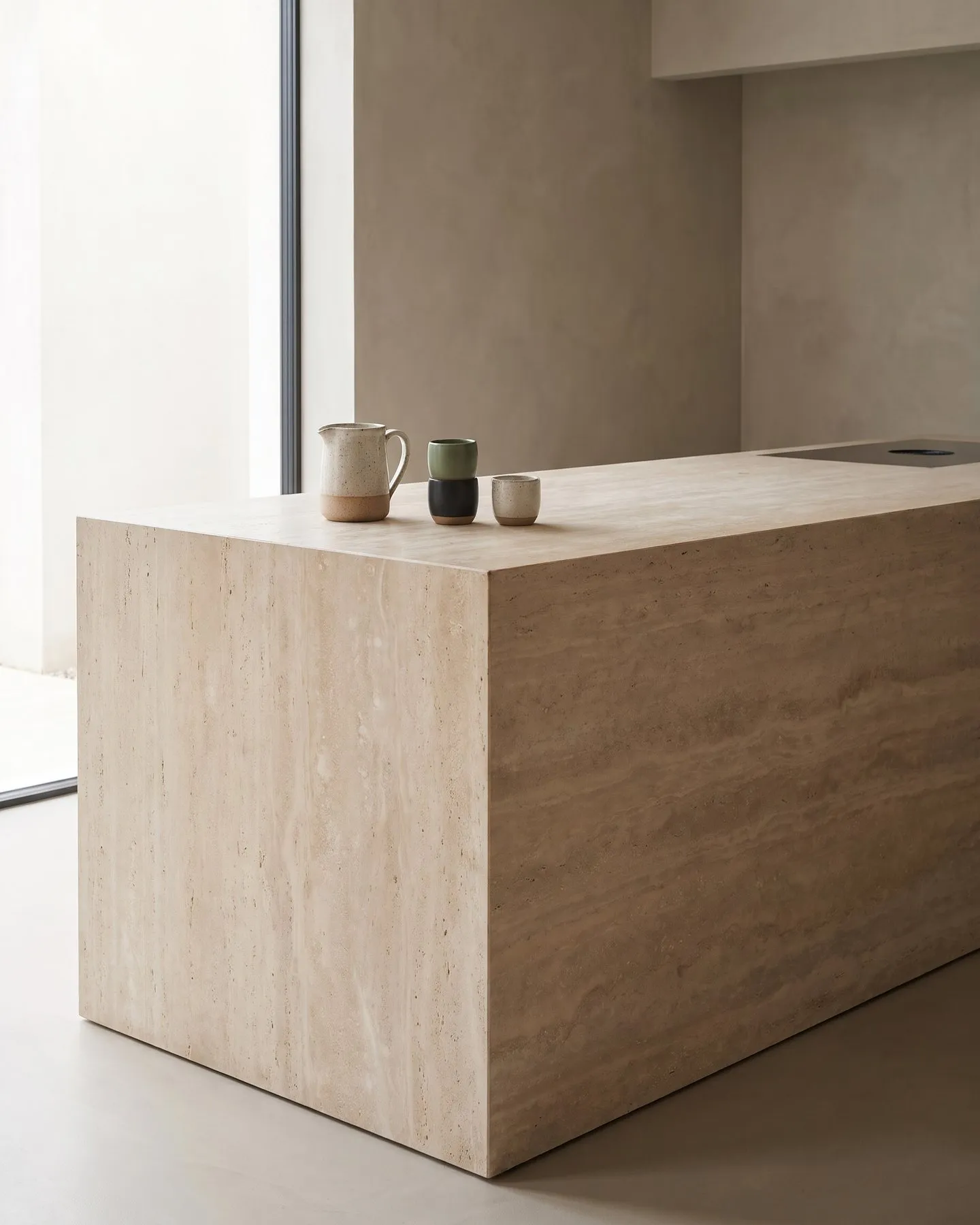 The wheel and a travertine kitchen island, two settings that return every season.