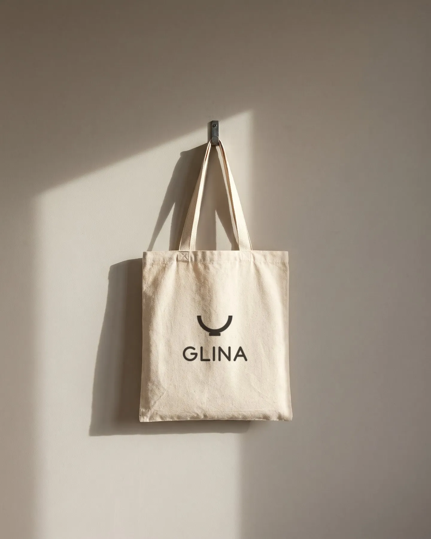 The gift box with the bowl in oat tissue, and the canvas tote.